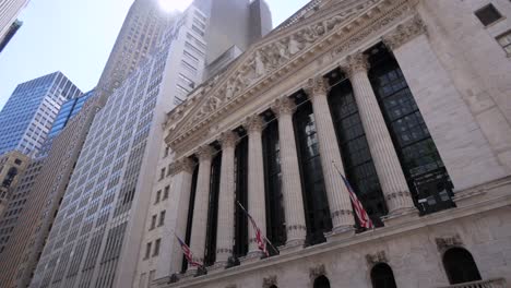 New-York-Stock-Exchange-and-USA-Flags