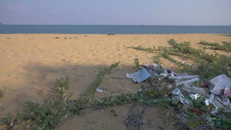Verfolgung-Von-Müll-An-Einem-Strand