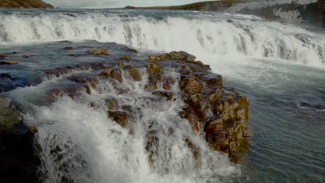 Felsiger-Abschnitt-Des-Wasserfalls-Gullfoss