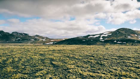 Hügelige-Isländische-Landschaft