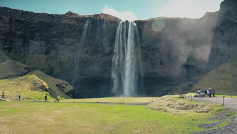 Wasserfall-Seljalandsfoss-In-Island