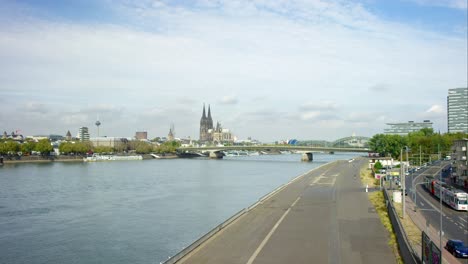 Río-Rhine-in-Cologne-4K