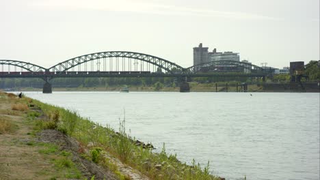 Train-on-Hohenzollern-Bridge-in-Cologne-4K