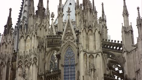 Panning-Down-Cologne-Cathedral-4K