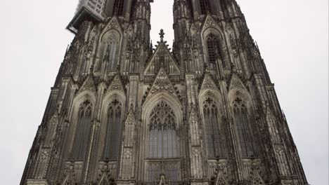 Panning-Down-Front-of-Cologne-Cathedral-4K