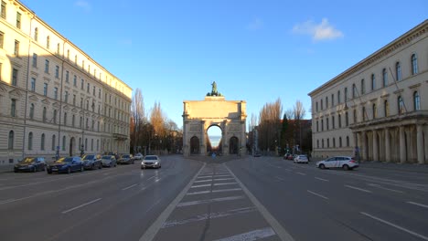 Puerta-de-la-victoria-en-gran-angular-de-Munich