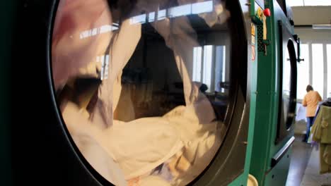 Waschmaschinen-In-Der-Industriewäsche