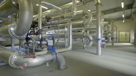 Large-Industrial-Pipes-in-a-Room