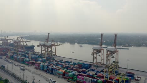 Containerhafen-In-Bangkok