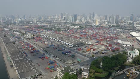 Containerhafenlager-In-Bangkok