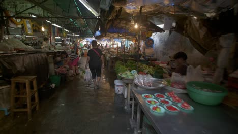 Caminando-por-el-mercado-de-Bangkok