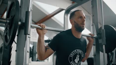 CU-Man-Squatting-in-Gym