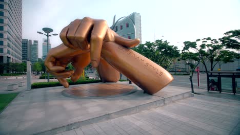 Statue-Im-Seocho-Dong-Stil-In-Seoul