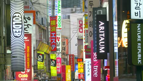Schilder-An-Einer-Einkaufsstraße-In-Seoul