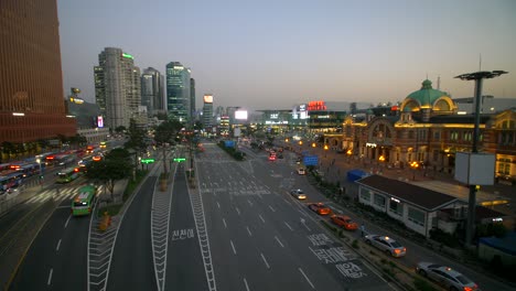 Zeitraffer-Der-Seoul-Station-Bei-Einbruch-Der-Dunkelheit
