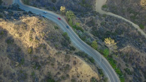 Autos-Fahren-Durch-Die-Hügel-Von-Hollywood