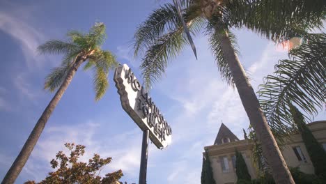 Hollywood-Tower-Sign