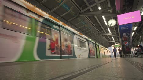 Train-Departing-Bangkok-Station