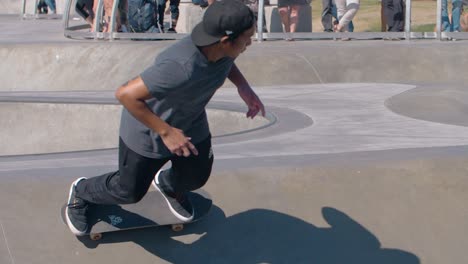 Man-Skating-in-Venice-Beach-Skate-Park