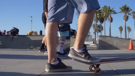 Skateboarder-Beine-Und-Board-Cu