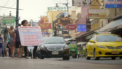 Frau,-Die-Massagen-In-Bangkok-Annonciert