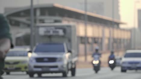 Mopedfahrer-Auf-Einer-Taxibrücke