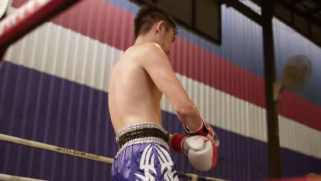 Anillo-de-entrada-de-boxeador-muay-thai