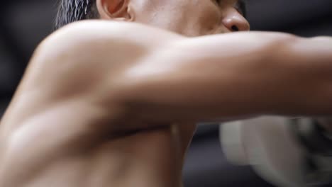 Muay-Thai-Boxer-Training-Mit