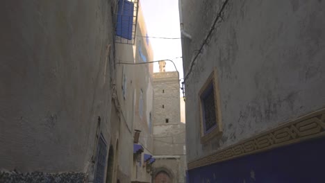 Spaziergang-Durch-Marokkanische-Gasse