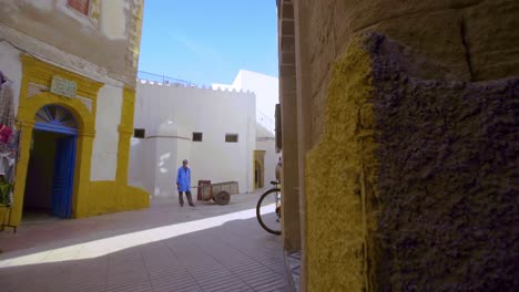 Hombre-con-carro-en-Marruecos