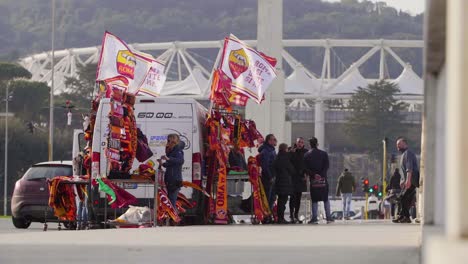 Verkauf-Von-Merch-Außerhalb-Des-Stadio-Olimipico