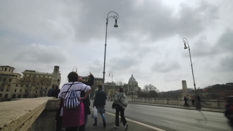 Time-lapse-de-autos-en-puente