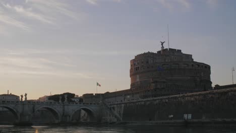 Anochecer-sobre-el-castillo-de-San-Angelo