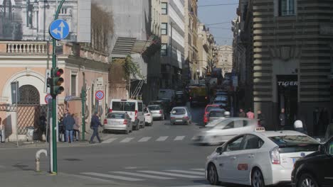 Time-lapse-de-ocupado-caminar-cruzado