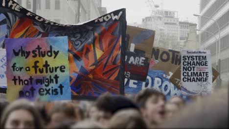 Protestschilder-Gegen-Den-Klimawandel-In-London