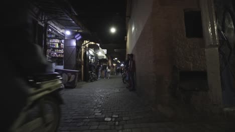 Callejones-de-Marrakech-de-noche
