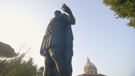 Statue-Von-Julius-Caesares