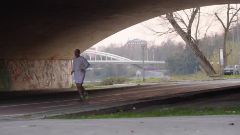 Corriendo-bajo-el-puente