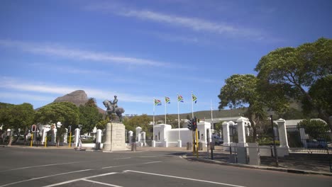 Car-Driving-Past-Parliament