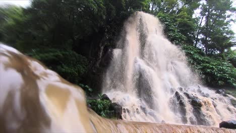 Wasserfall-In-Sao-Miguel-Azoren-Gefunden