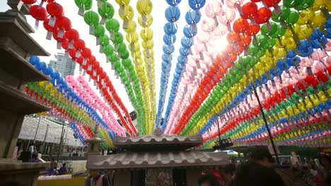 Overhead-Lanterns-in-Bongeunsa-Temple