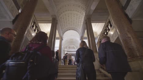 Caminando-hacia-el-museo-del-Vaticano