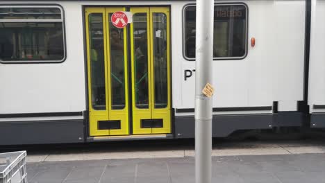 Melbourne-Straßenbahn-Seitenansicht