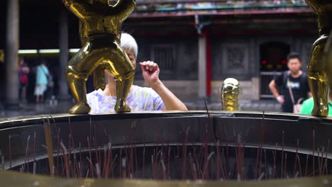 Frauen-Von-Weihrauchgrube-Lungenshan-Tempel-Taipeh