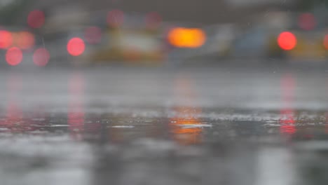 Gotas-de-lluvia-cayendo-en-las-calles-de-Taipei-02