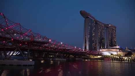 Helix-Bridge-Und-Marina-Bay-Sands-Hotel-Singapur