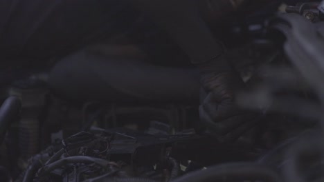 Männer-Reparieren-Auto-Nigeria-03