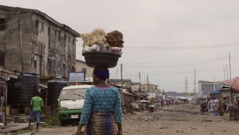 Mujer-con-canasta-Nigeria