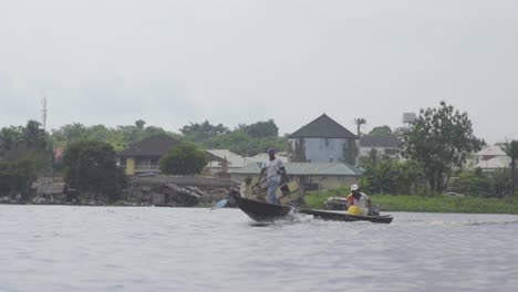 Barco-en-el-río-Nigeria-02