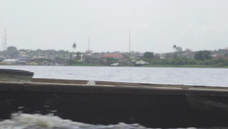 Boot-Auf-Dem-Fluss-Nigeria-05